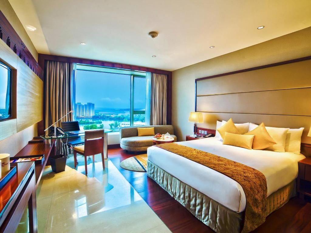 Crowne Plaza Kochi фото 28