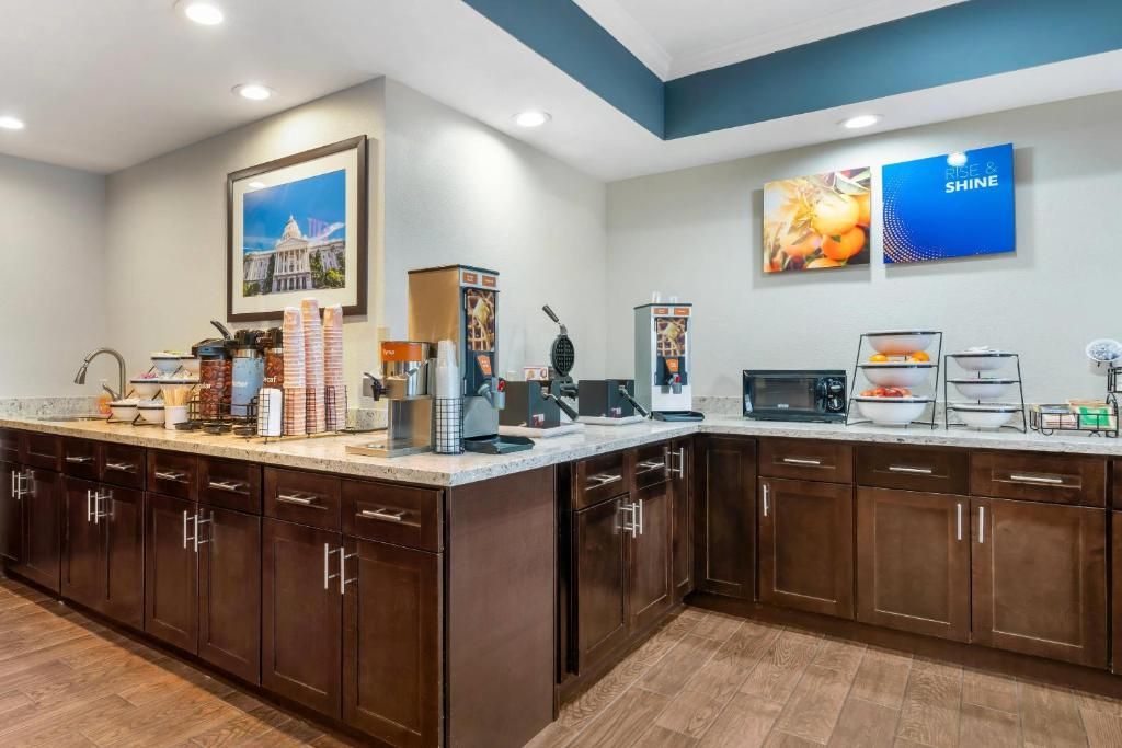 Comfort Inn & Suites Sacramento – University Area фото 17