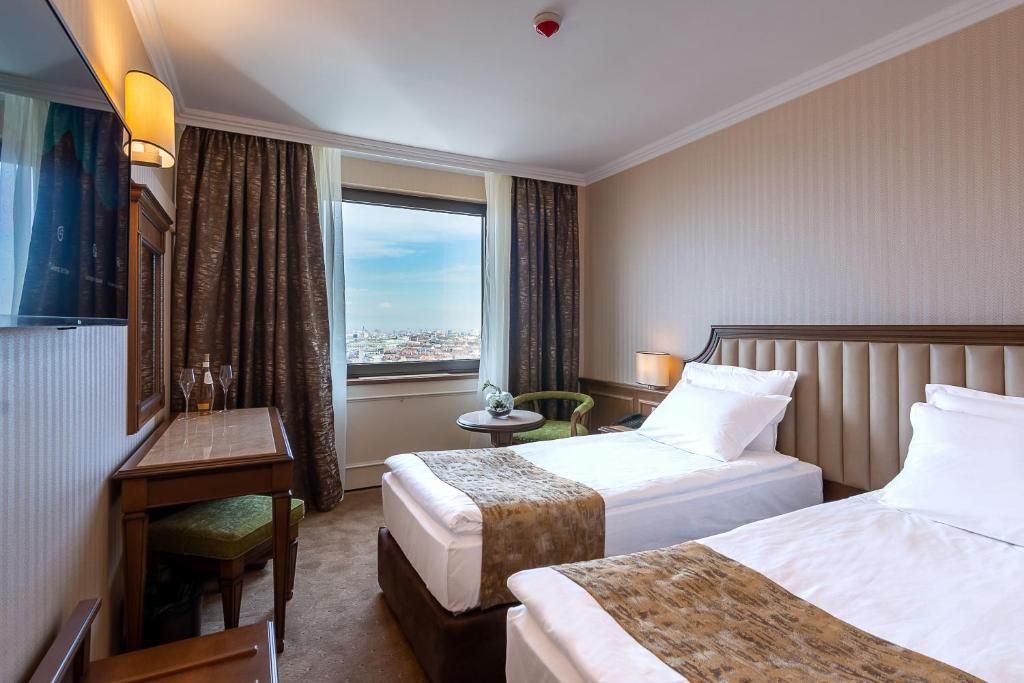 Astoria Grand Hotel фото 4