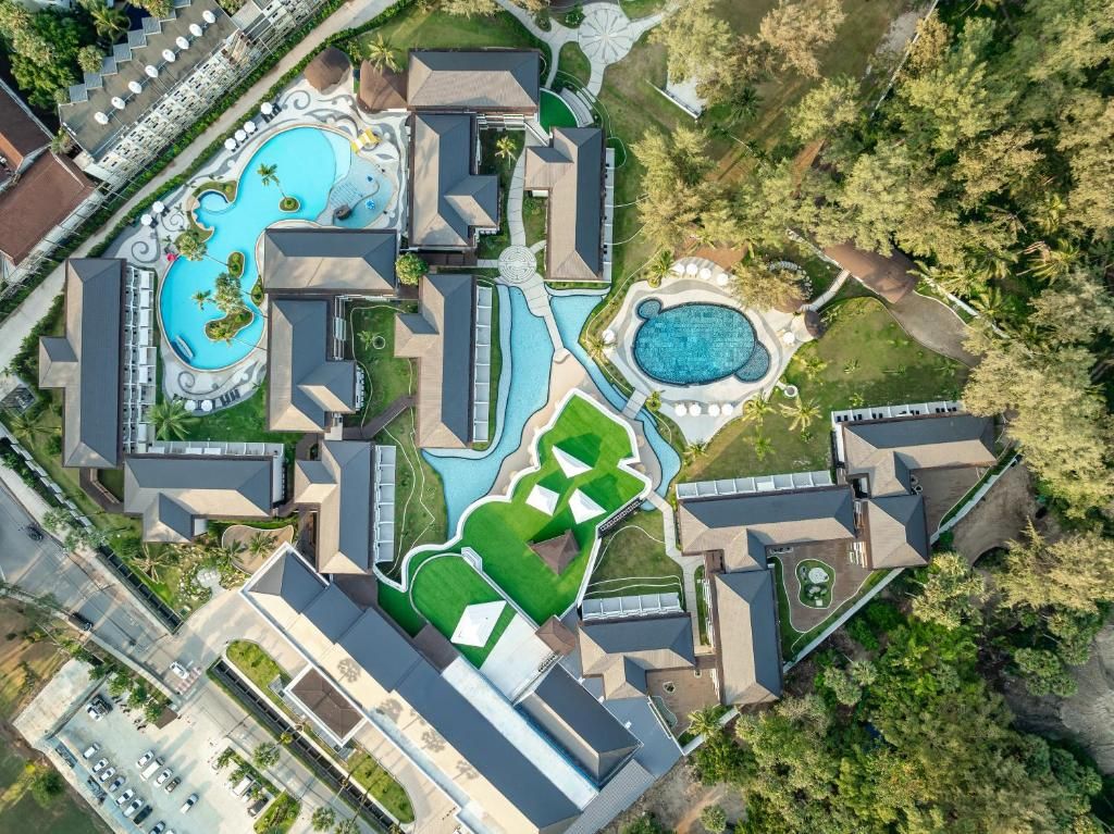 Amora Beach Resort Phuket фото 33