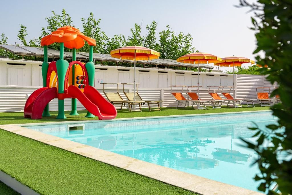 Riccione Beach Hotel фото 13