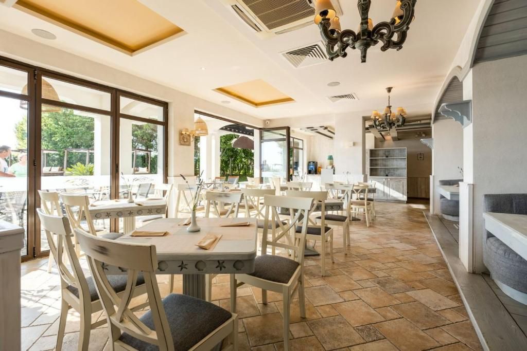 Oasis Beach Club фото 32