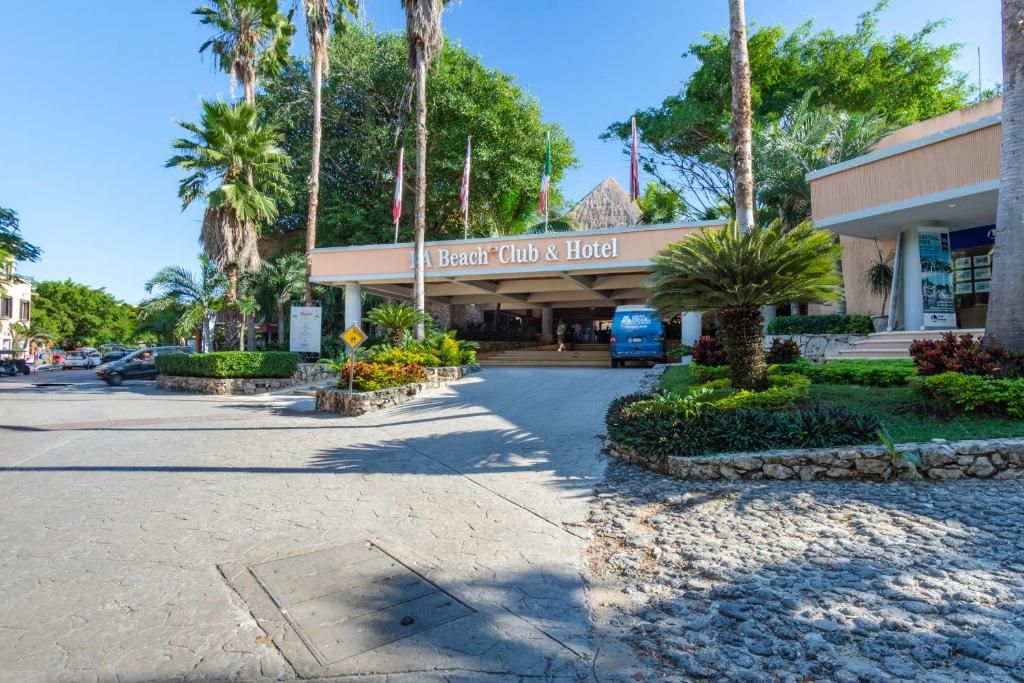 PA Beach Club & Hotel by GuruHotel фото 4