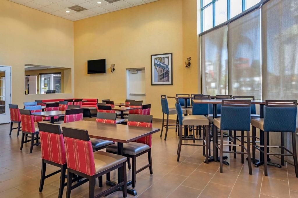 Comfort Inn & Suites Near Universal - North Hollywood – Burbank фото 3