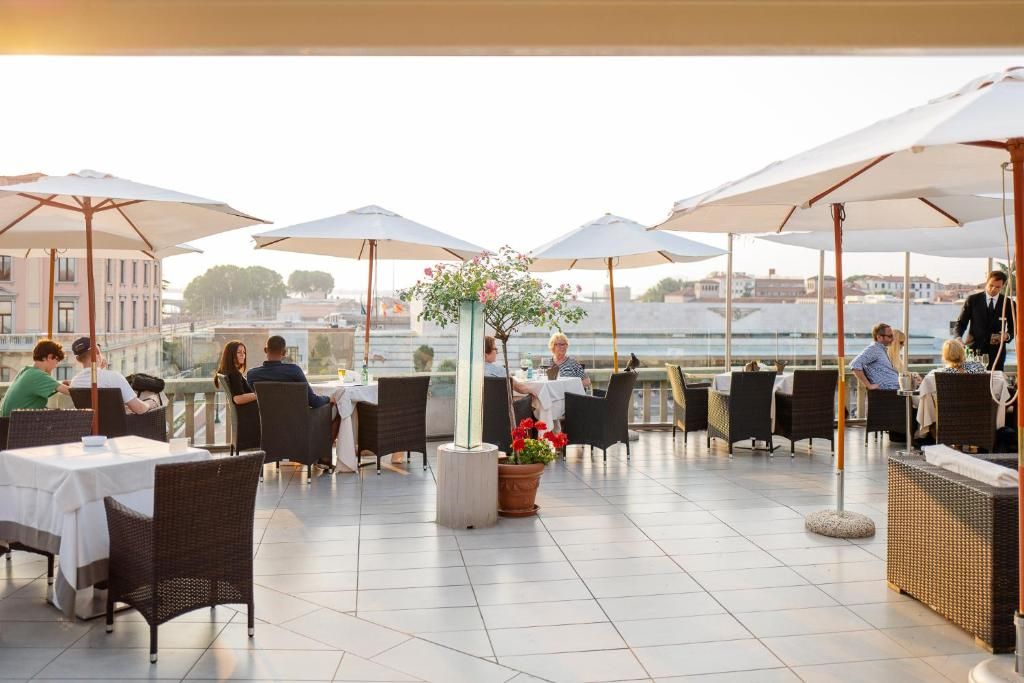 Hotel Carlton on the Grand Canal фото 34