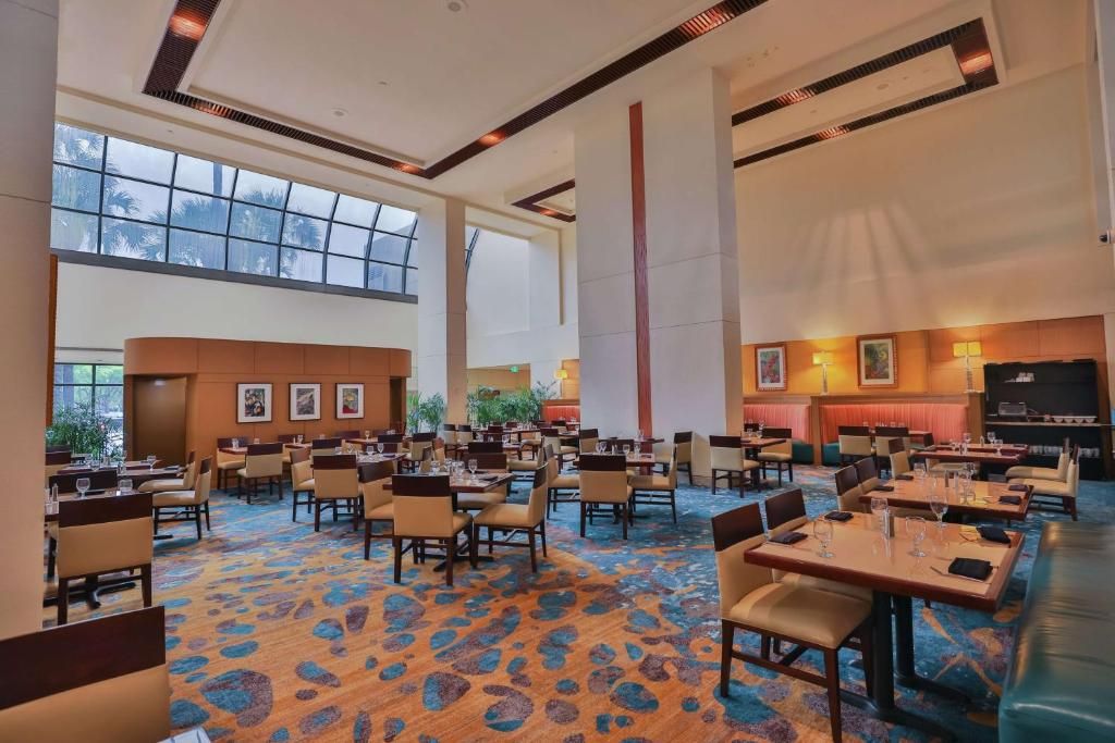 Hilton Miami Airport Blue Lagoon фото 38