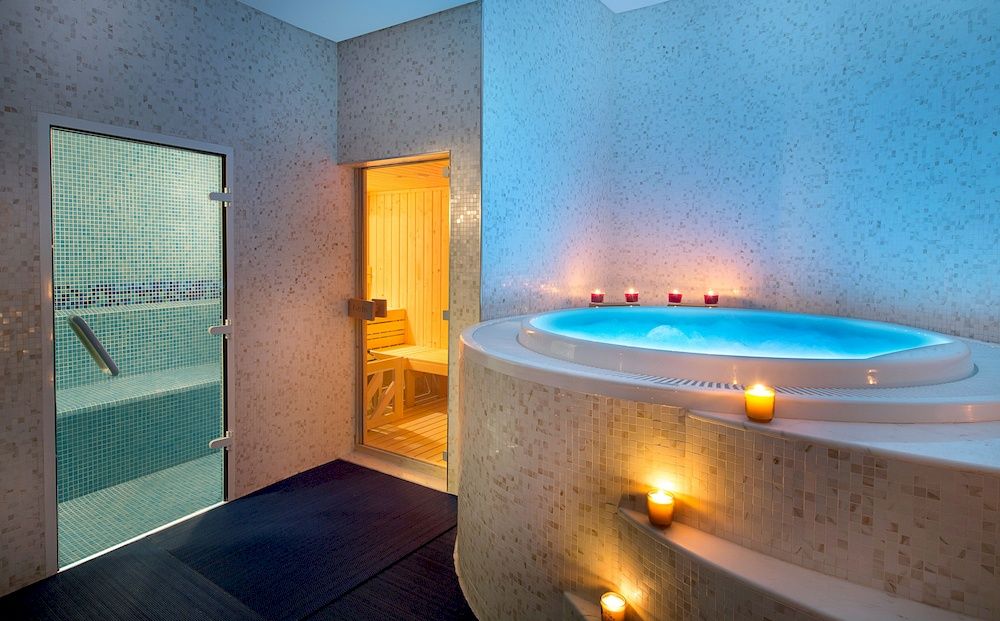 DoubleTree by Hilton Doha Old Town фото 41