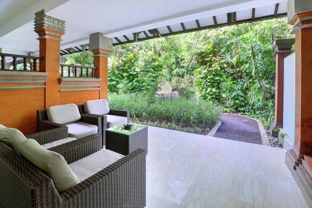 Legian Beach Hotel фото 42