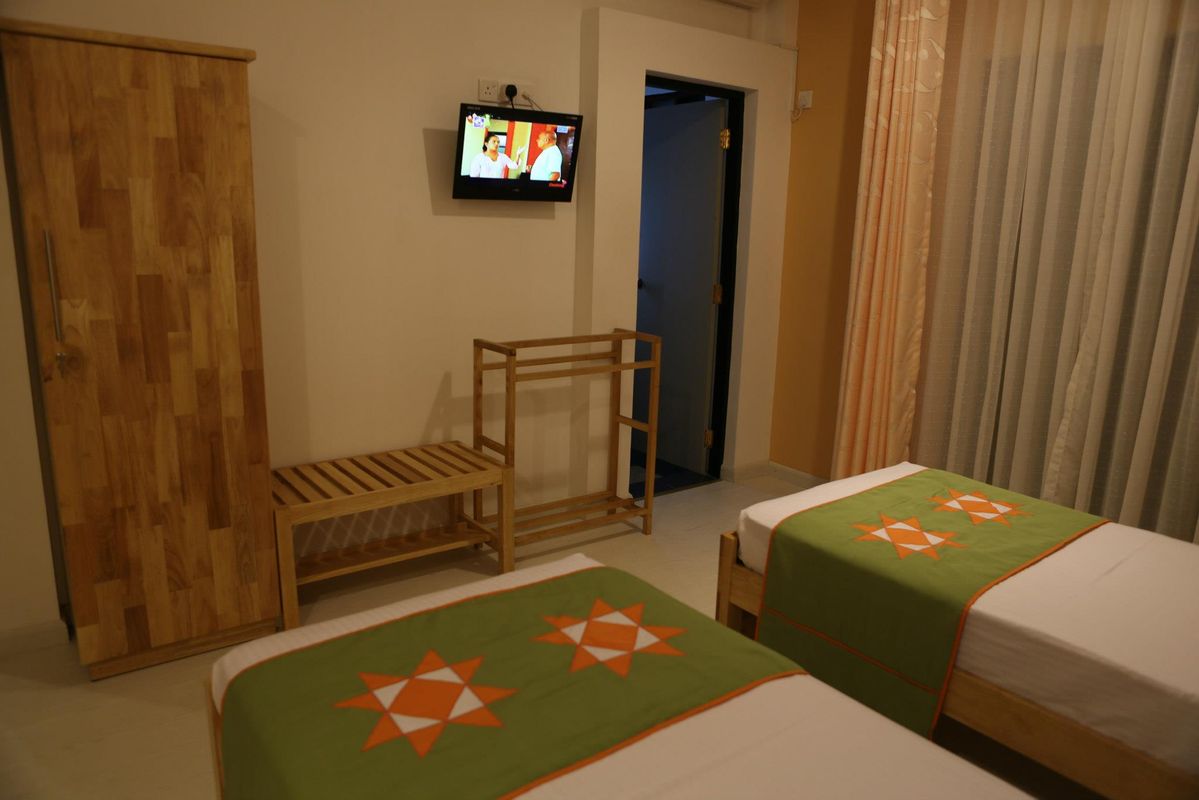 Yoho Hotel Apna фото 15