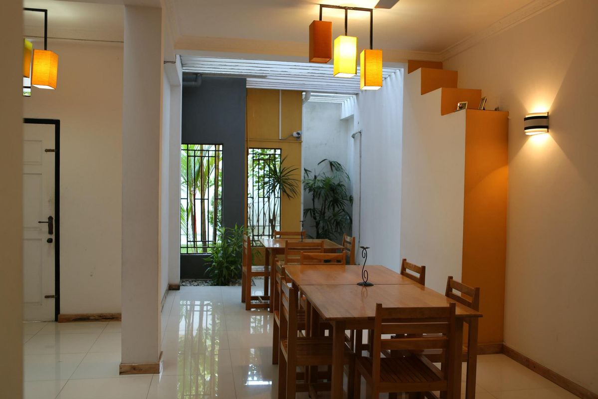 Yoho Hotel Apna фото 14