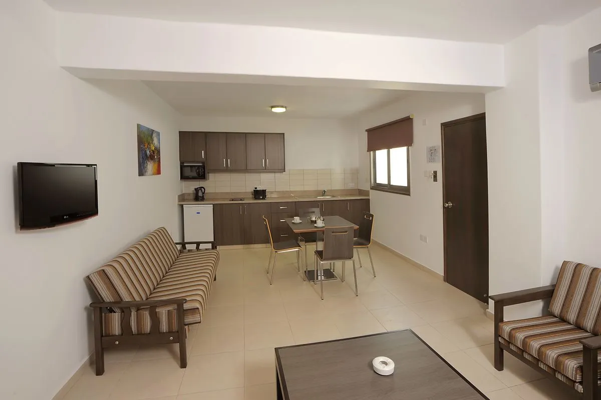 Petrosana Hotel Apartments фото 5