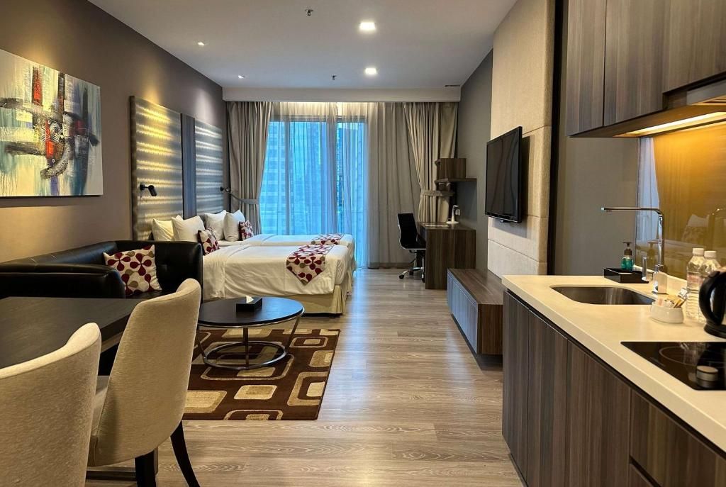 Ramada Suites by Wyndham Kuala Lumpur City Centre фото 3