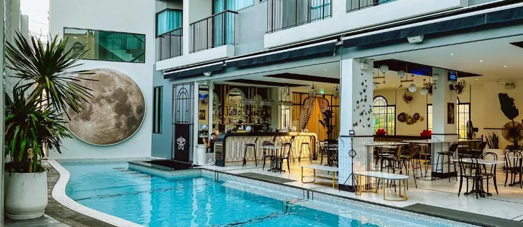 Фото отеля Ratri Hotel Phuket Old Town