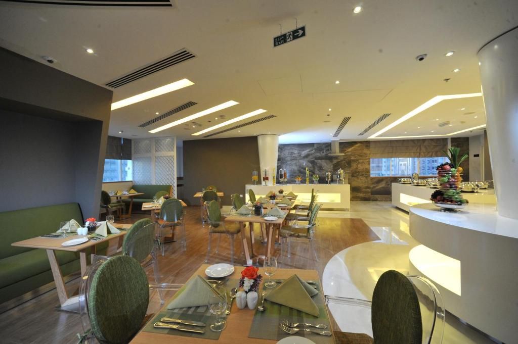 Ramada Abu Dhabi Corniche фото 22