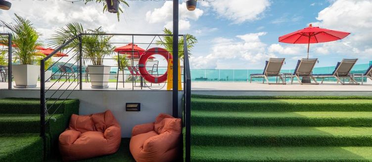 Фото отеля Neon Patong Hotel