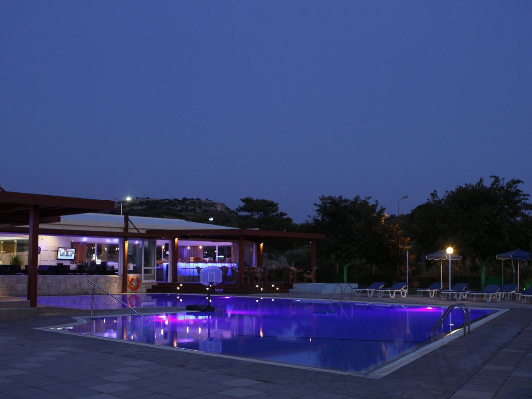 Zoes Hotel - Studios фото 4