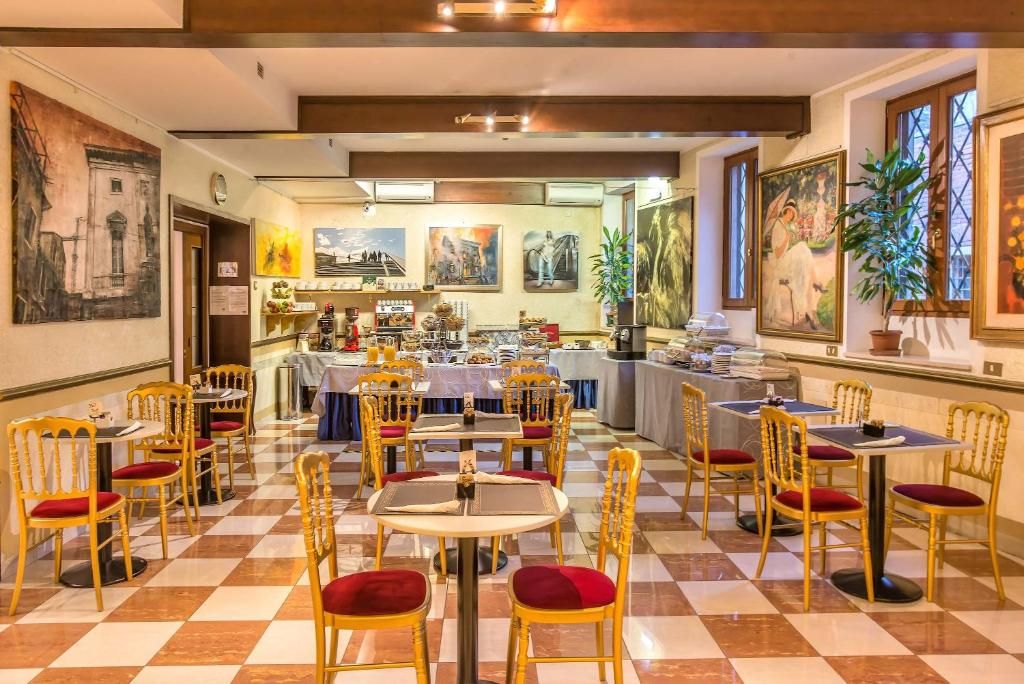 Hotel La Fenice et Des Artistes фото 9