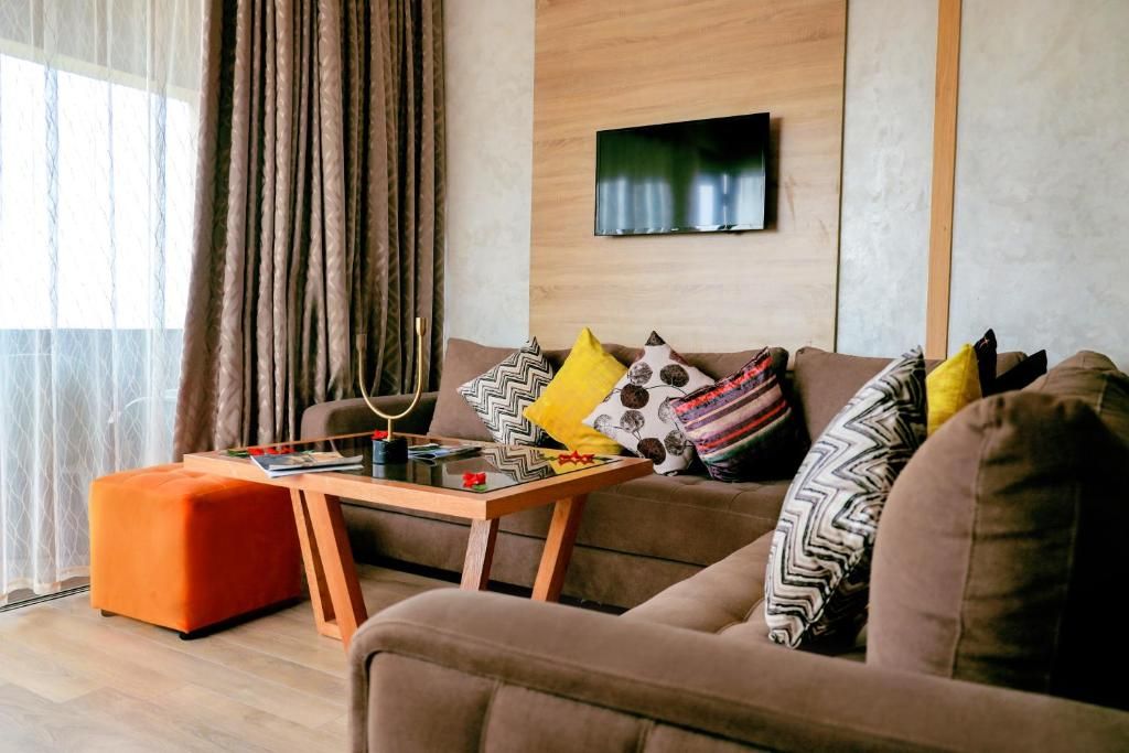 Mabrouk Hotel and Suites фото 2