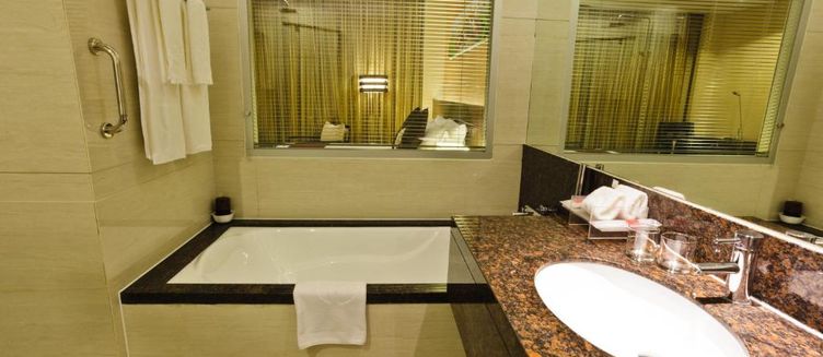 Фото отеля Ramada Manila Central Hotel