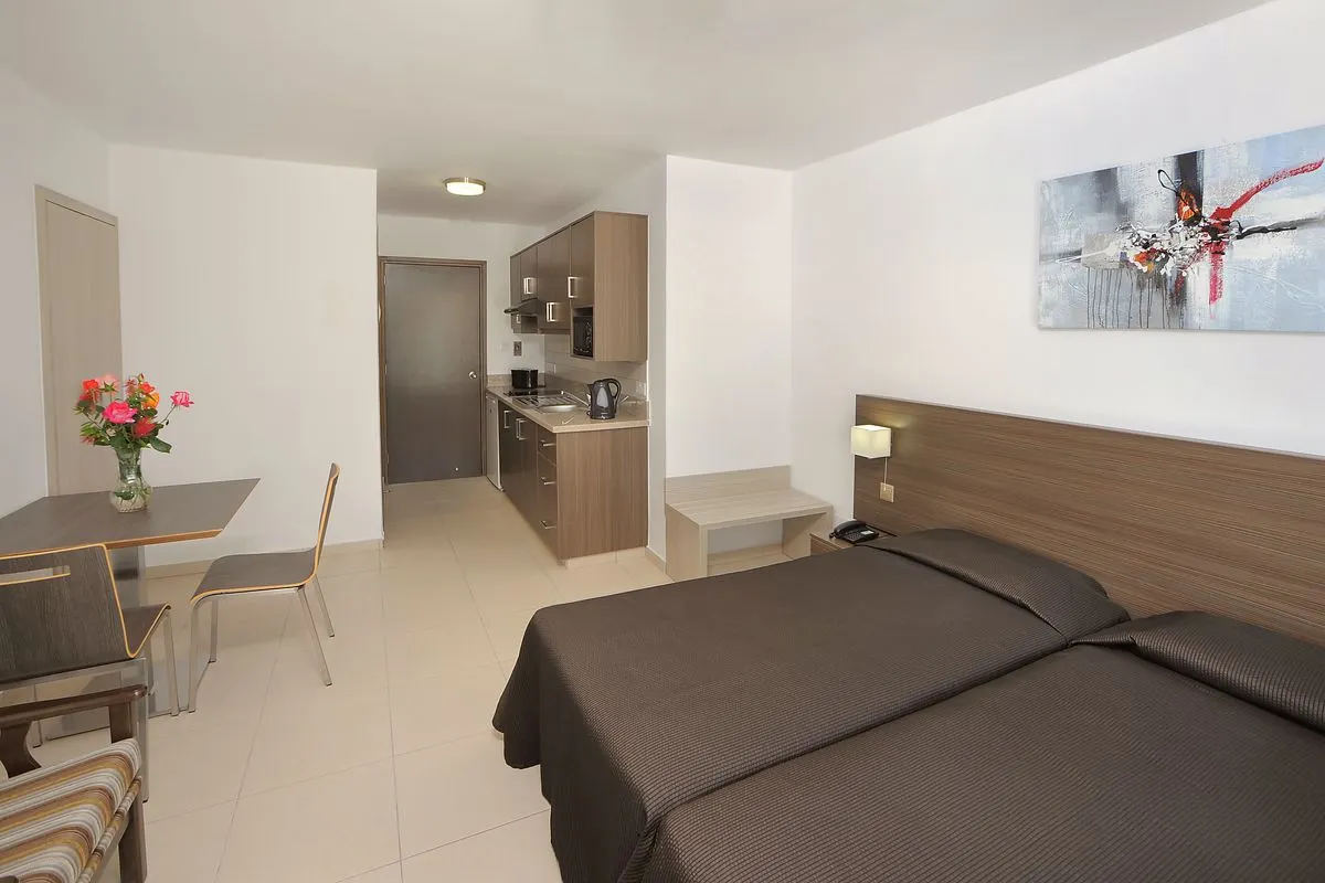 Petrosana Hotel Apartments фото 2