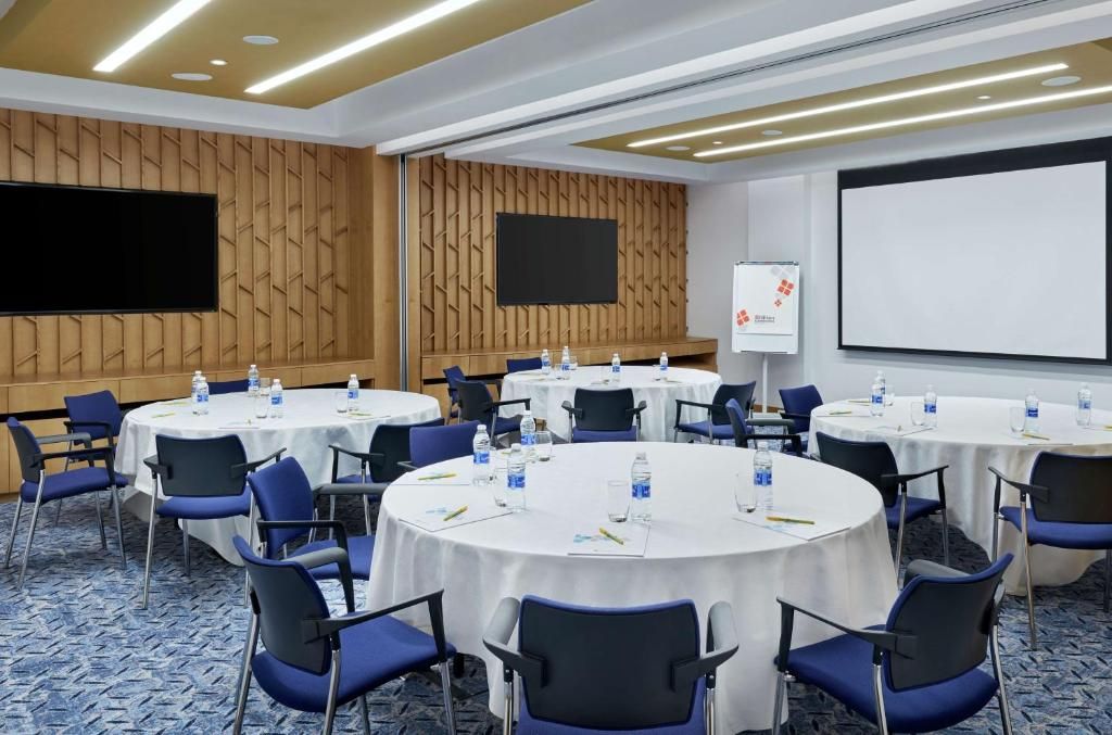 Hilton Garden Inn Muscat Al Khuwair фото 25