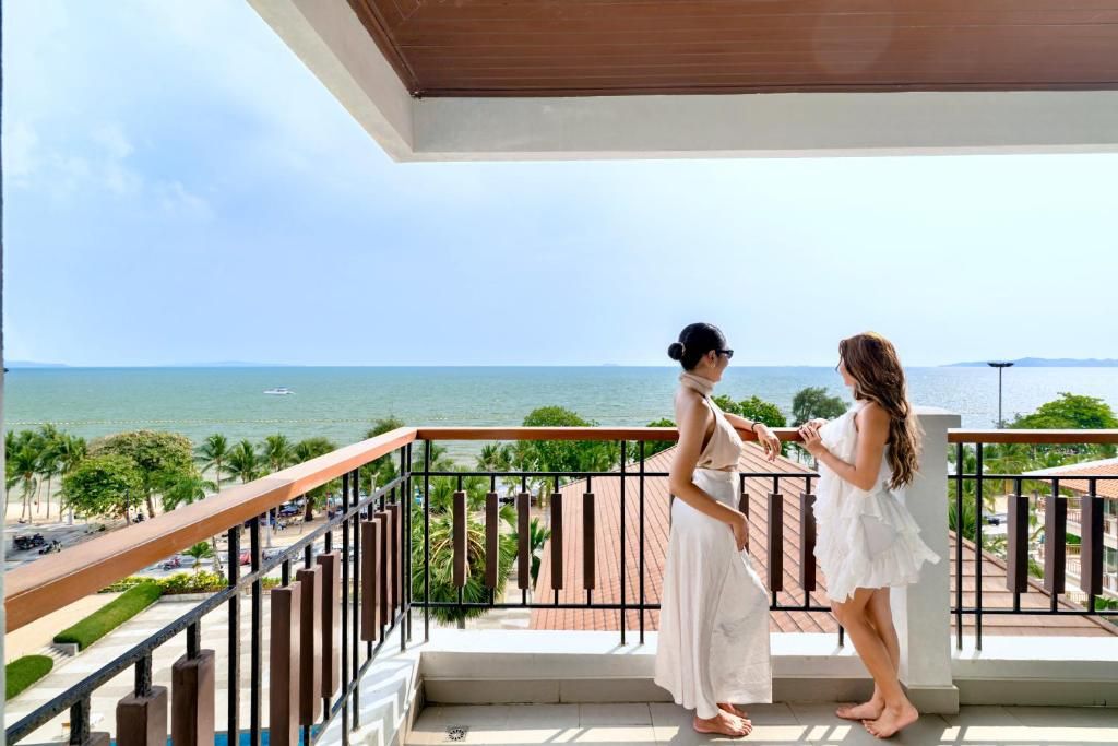 Welcome World Beachfront Resort фото 60