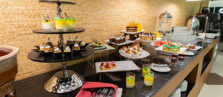 Фото отеля Tamu Hotel & Suites