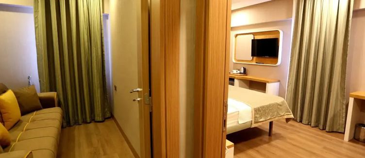 Фото отеля Life Corner Hotel