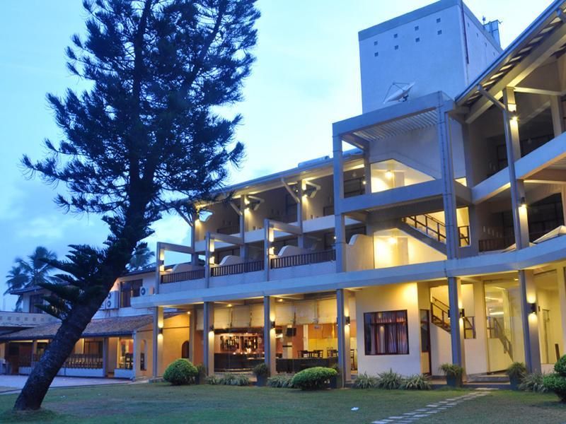 Laya Beach Hotel фото 9