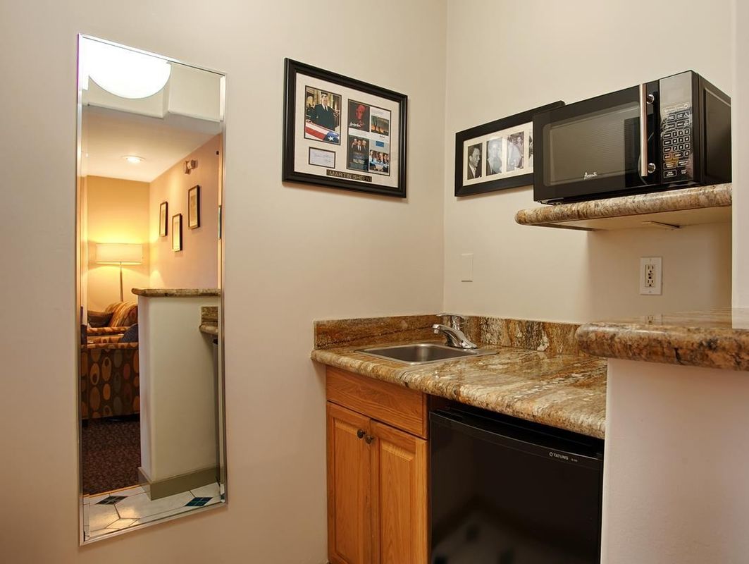 Best Western PLUS Hollywood Hills Hotel фото 23