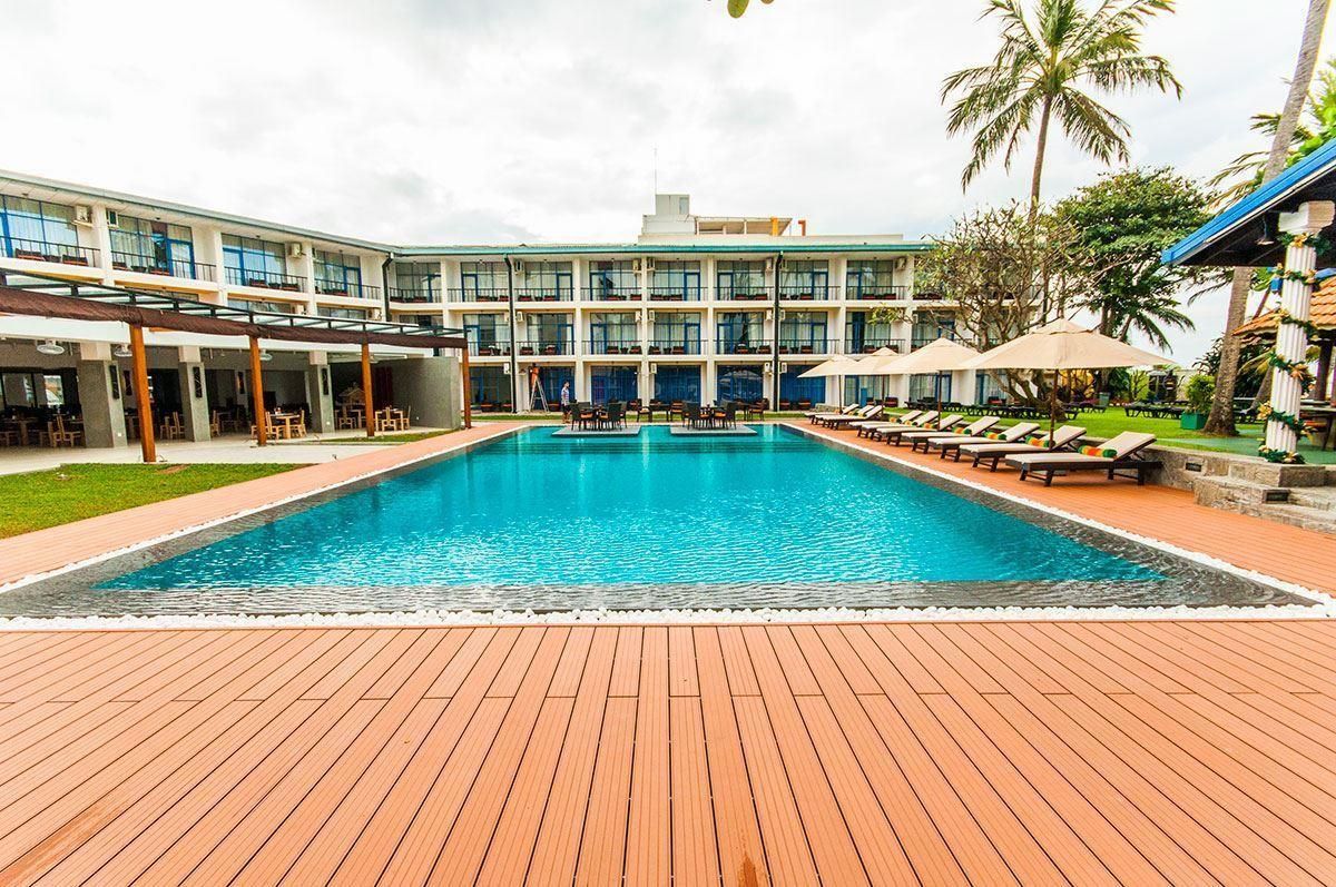 Camelot Beach Hotel фото 0