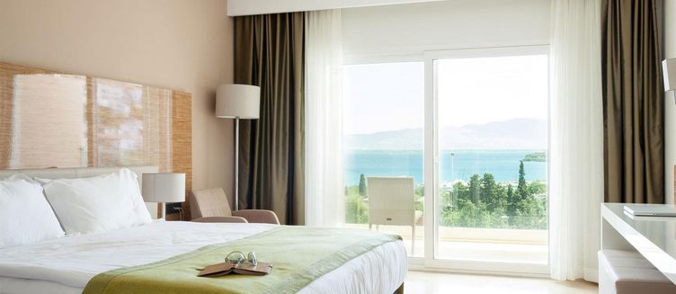 Фото отеля Bellazure Hotel