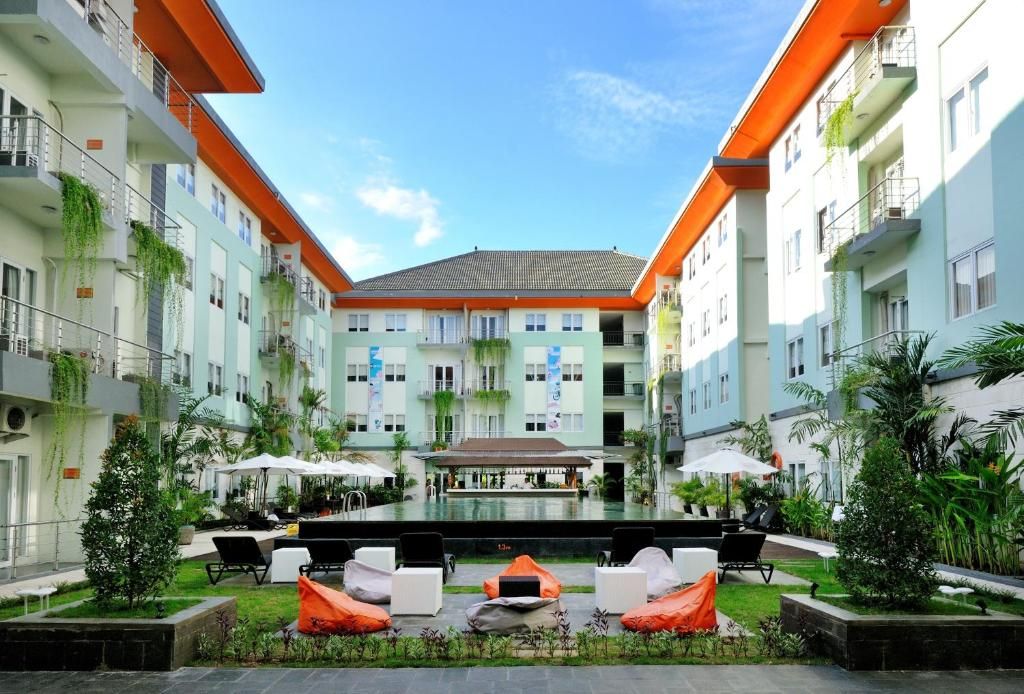 Harris Hotel & Residences Riverview Kuta фото 68