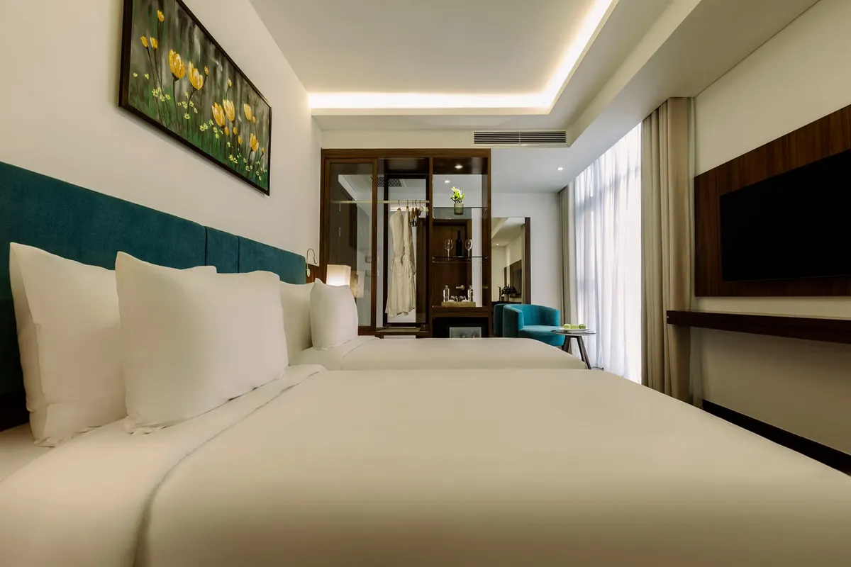 Maximilan Danang Beach Hotel фото 4