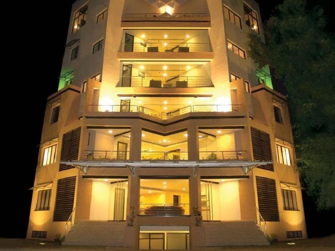 Treebo Trend Time Square Marine Drive фото 0