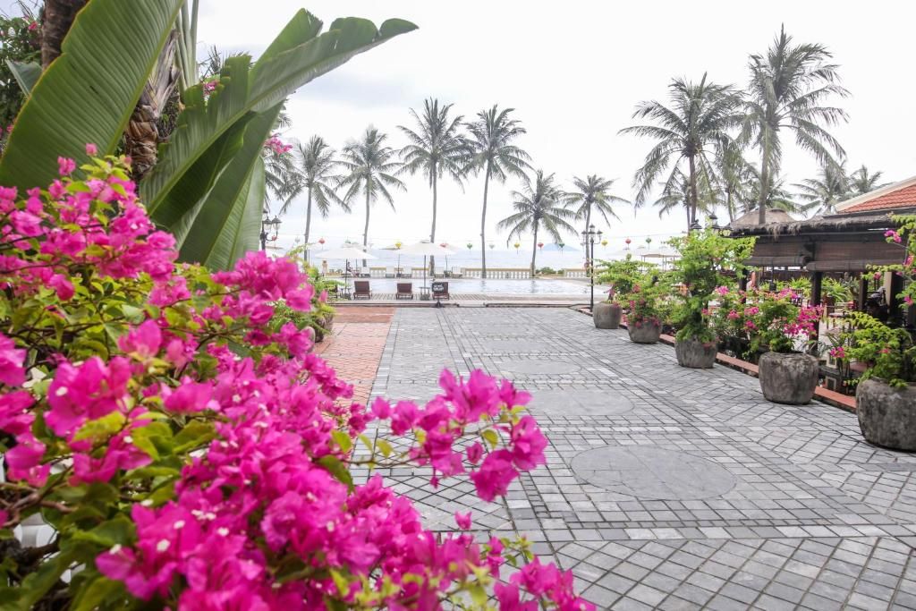 Victoria Hoi An Beach Resort & Spa фото 37