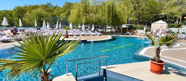 Фото отеля Holiday Park Hotel