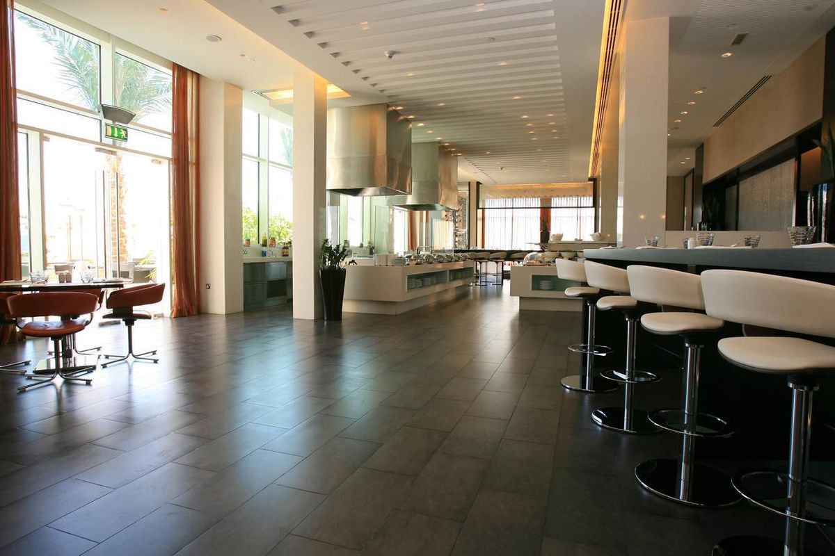 Yas Plaza Circuit фото 7