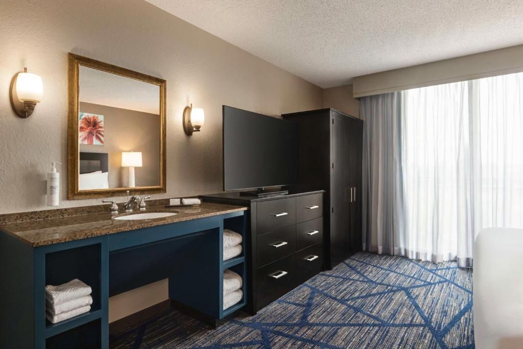Embassy Suites by Hilton Miami International Airport фото 55