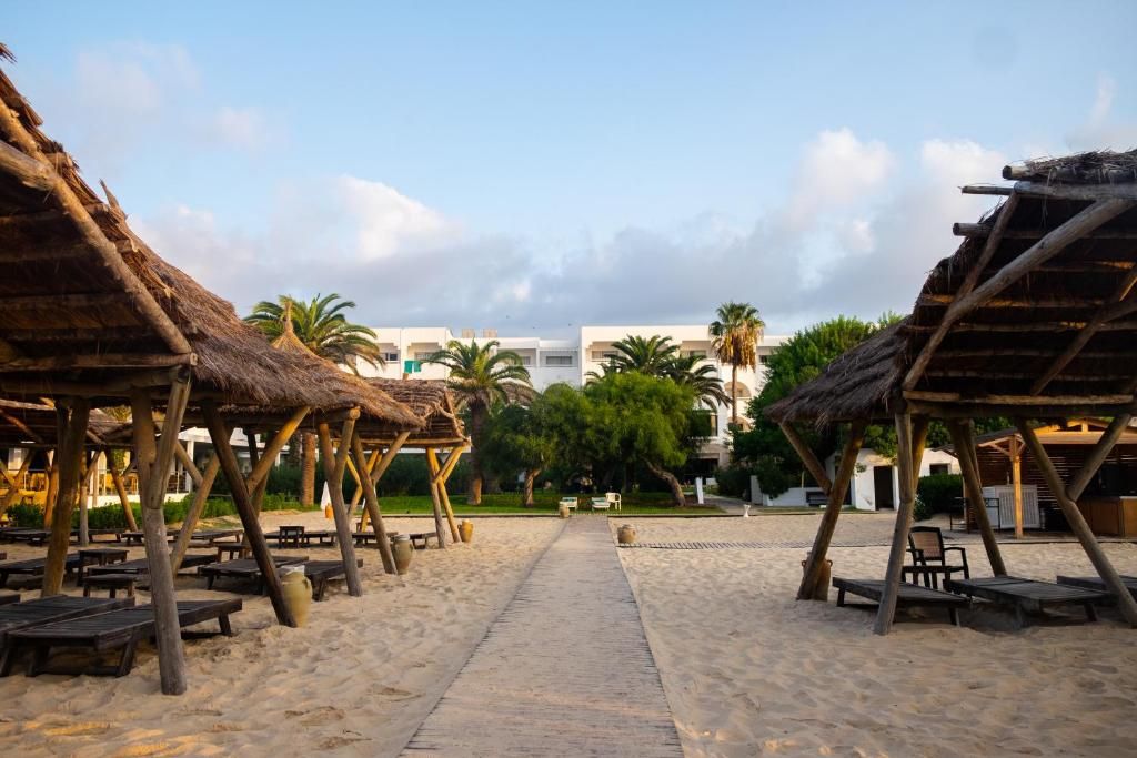 The Orangers Beach Resort and Bungalows фото 25