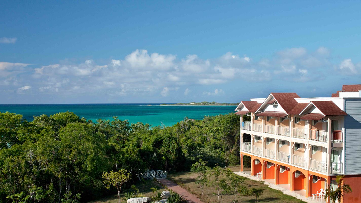 Memories Flamenco Beach Resort фото 2