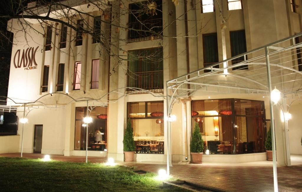 Classic Hotel - Free privаte parking фото 5