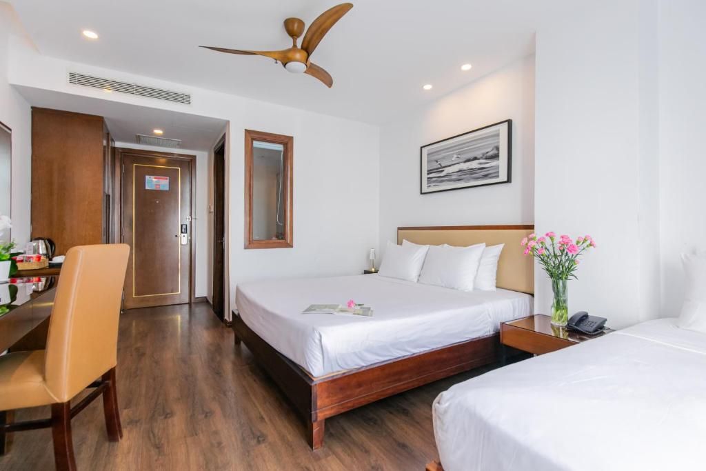 Ritzy Hotel фото 2