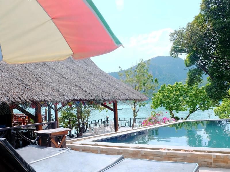 Phi Phi Cozy SeaFront Resort фото 31