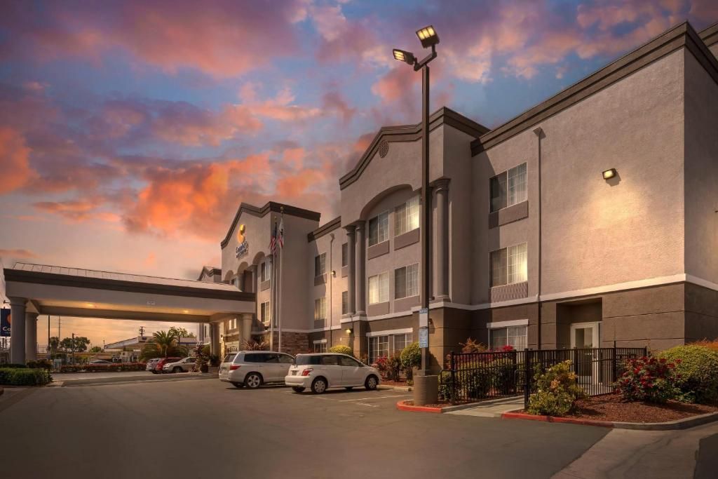 Comfort Inn & Suites Sacramento – University Area фото 13