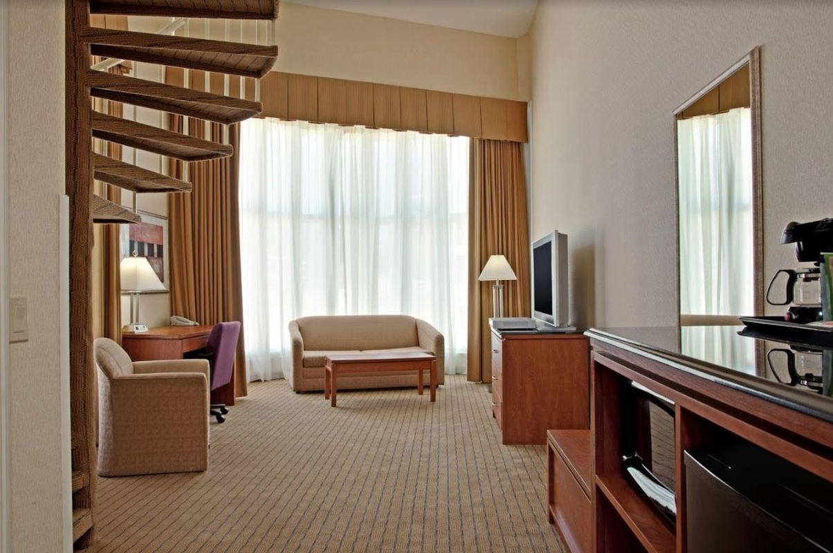 Holiday Inn Express Century City фото 2