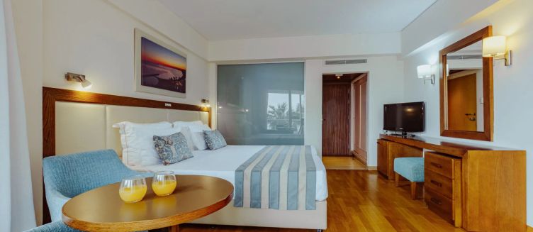 Фото отеля Golden Bay Beach Hotel