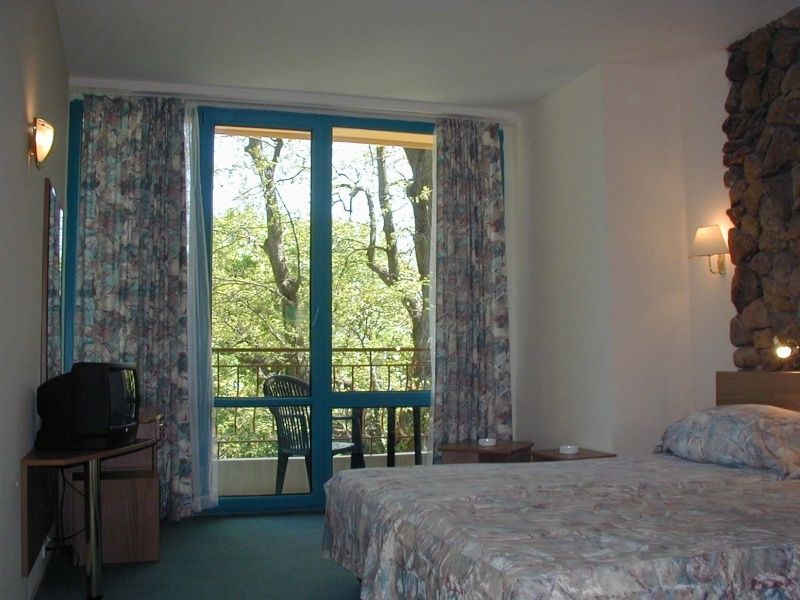 Hotel Ambassador - Free Parking фото 38