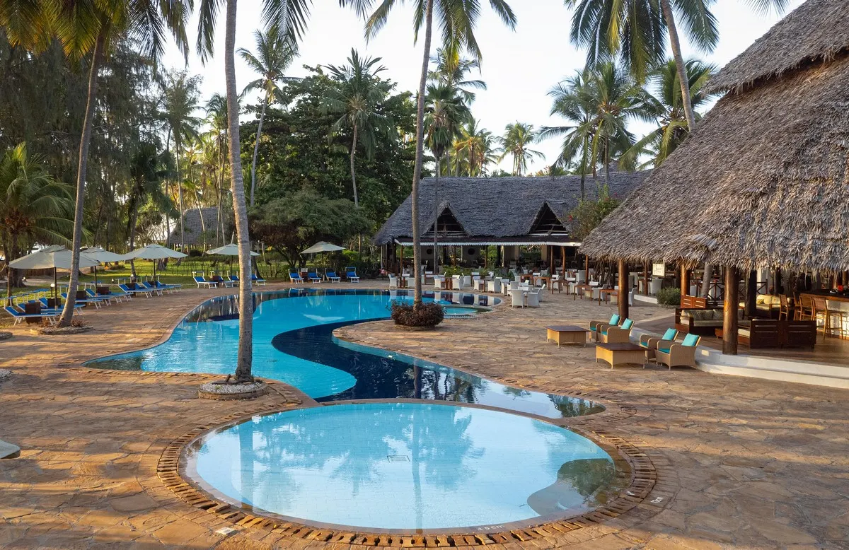 Bluebay Beach Resort & Spa фото 6