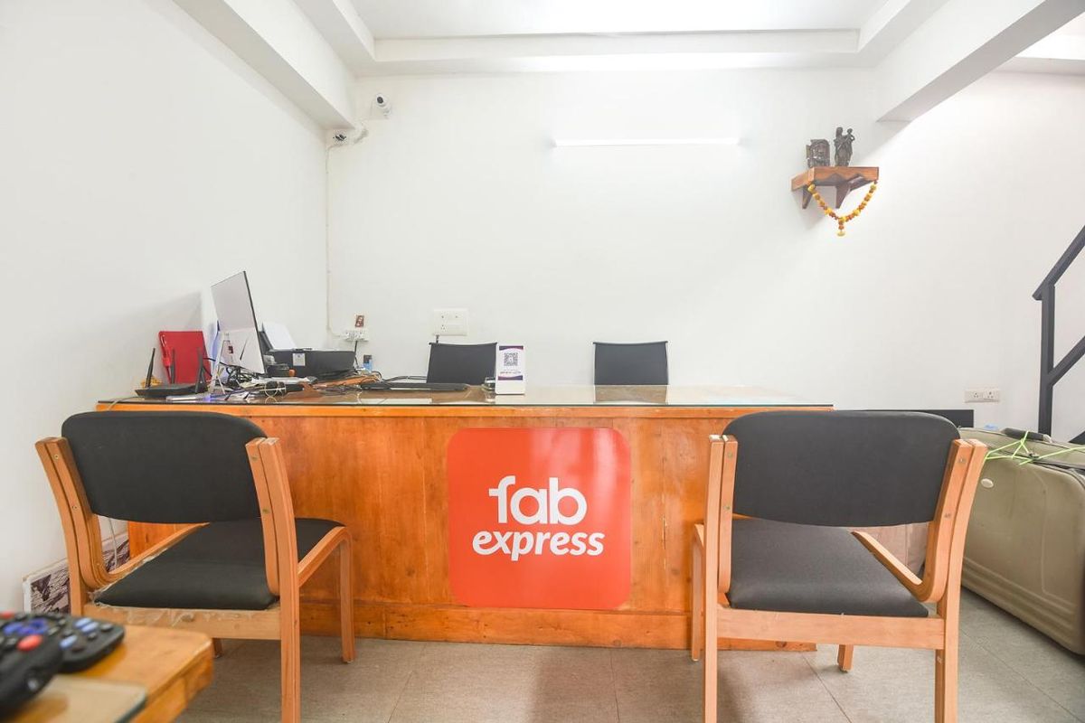 FabExpress Holiday Suites фото 7
